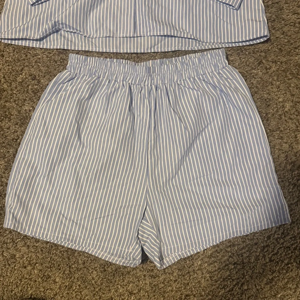 Striped Set - Picture 4 of 5